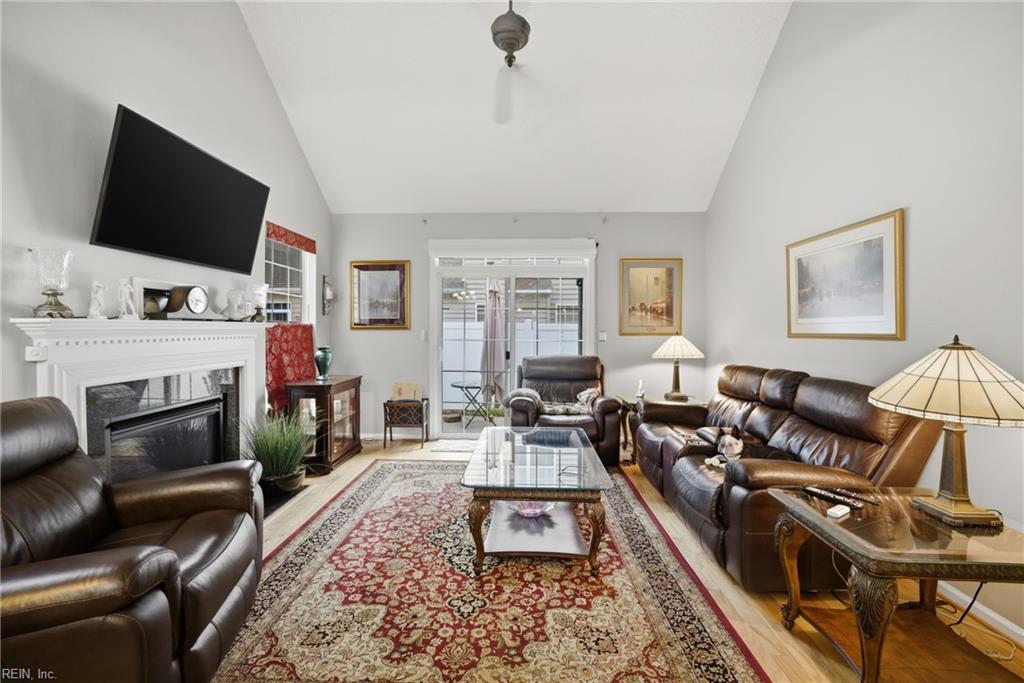 909 Becontree CT