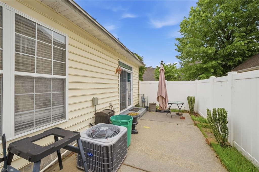 909 Becontree CT