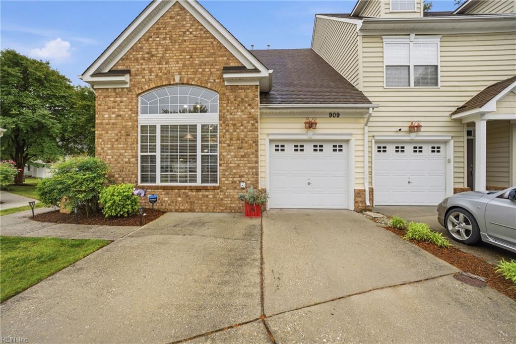 909 Becontree CT