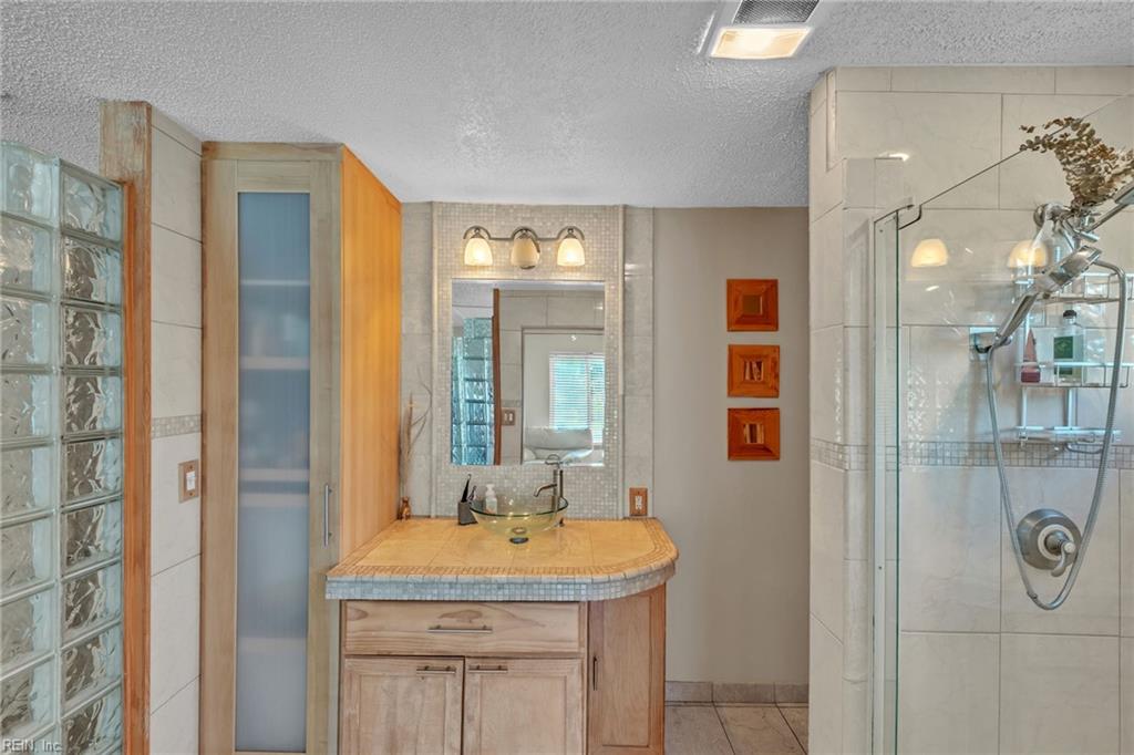 1781 Barkading LN Suit