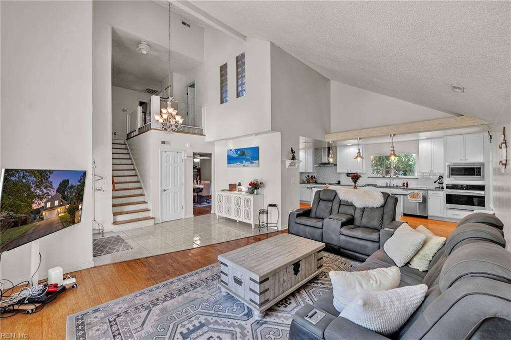 1781 Barkading LN Suit