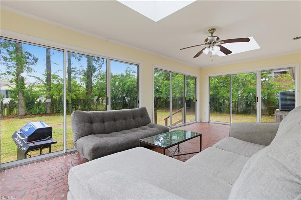 413 Shoreline DR
