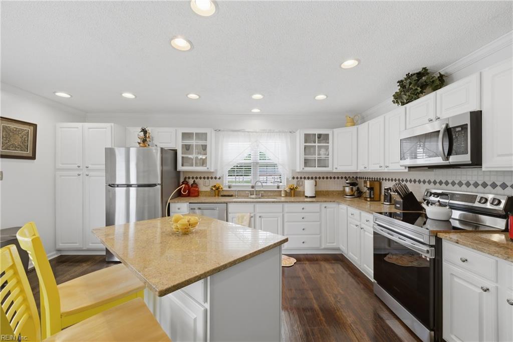 308 Meadow CIR
