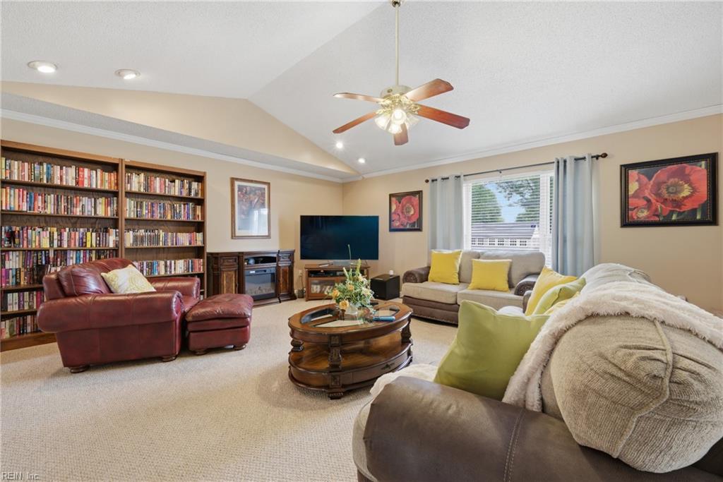 308 Meadow CIR