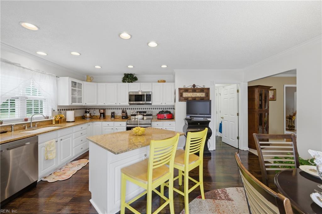 308 Meadow CIR