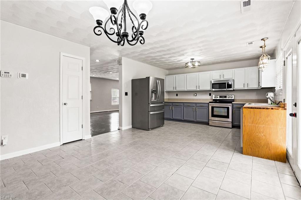 2625 N Nansemond DR