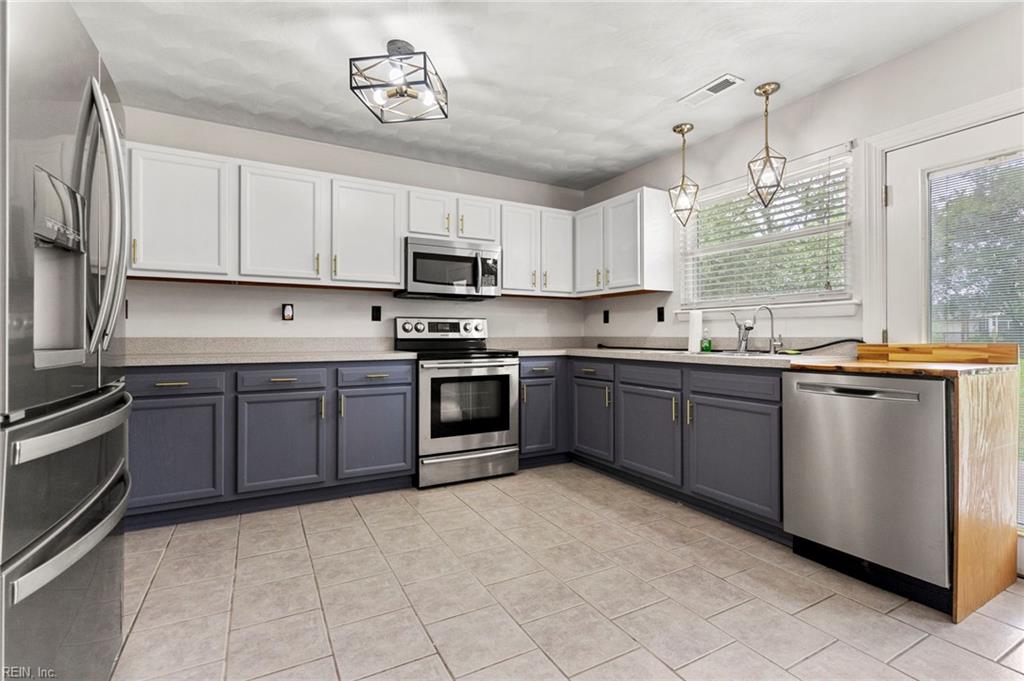 2625 N Nansemond DR