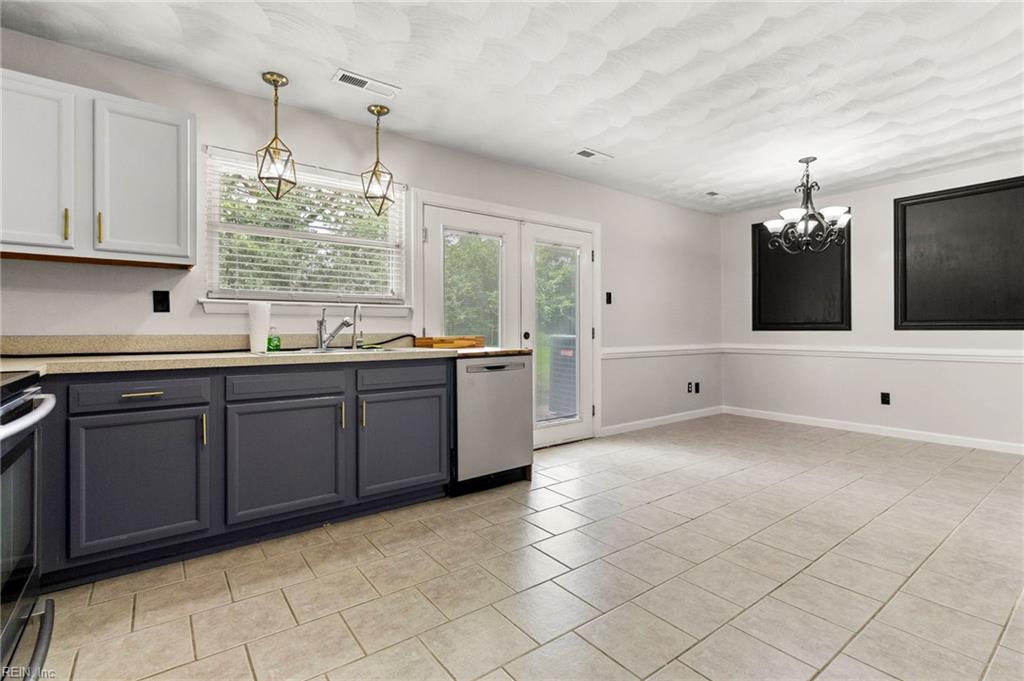 2625 N Nansemond DR