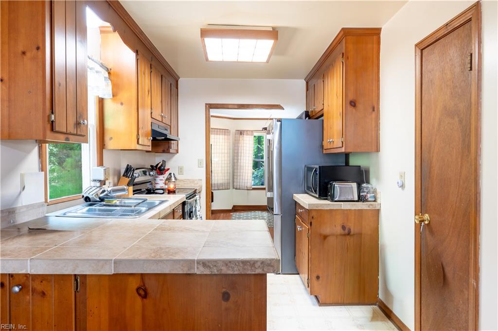 8153 Meandering LN