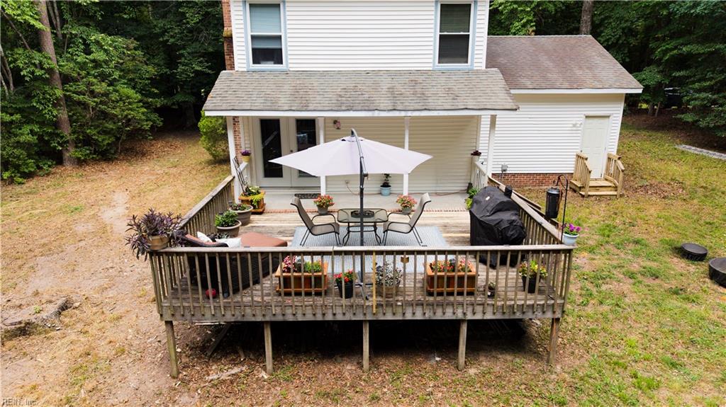 8153 Meandering LN