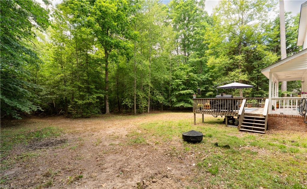8153 Meandering LN