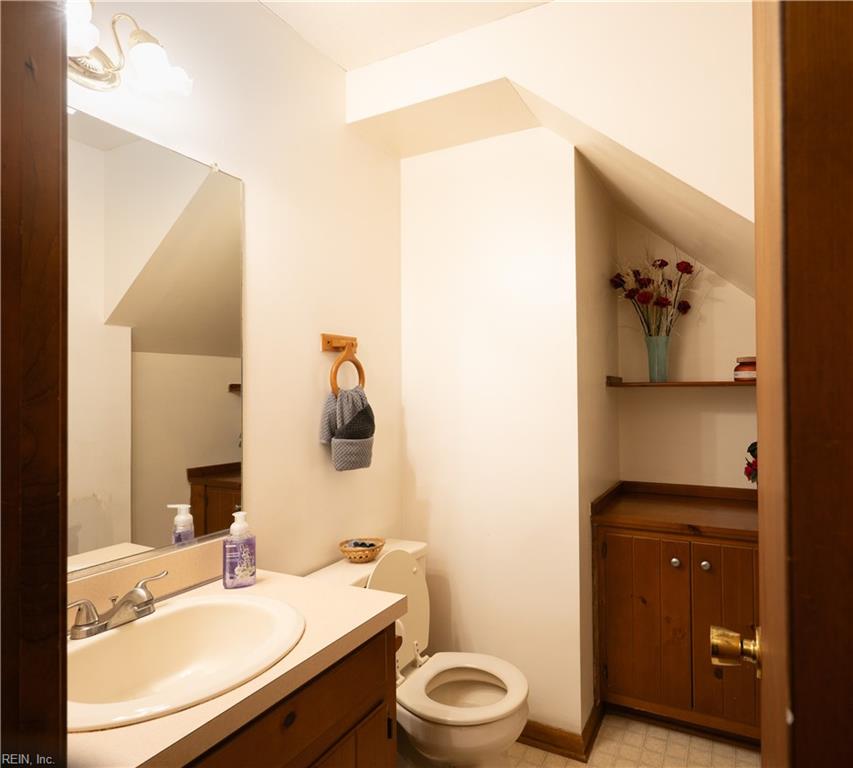 8153 Meandering LN