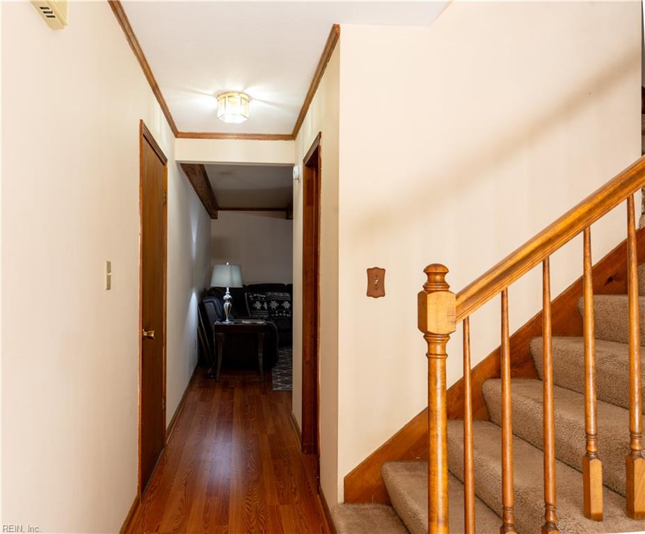 8153 Meandering LN