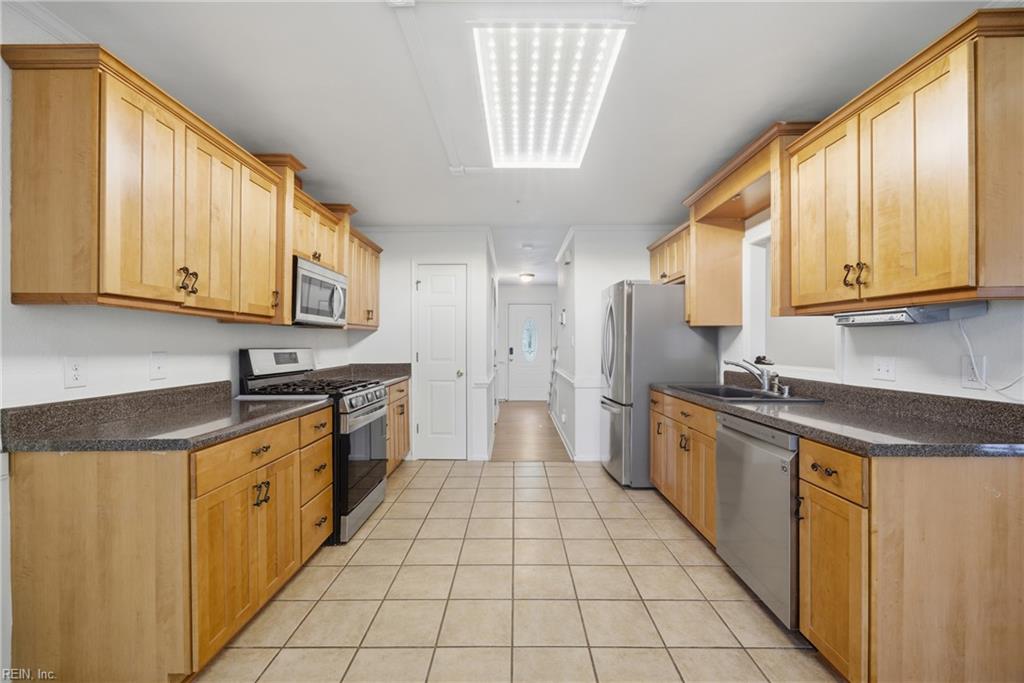 1113 Crystalwood CIR