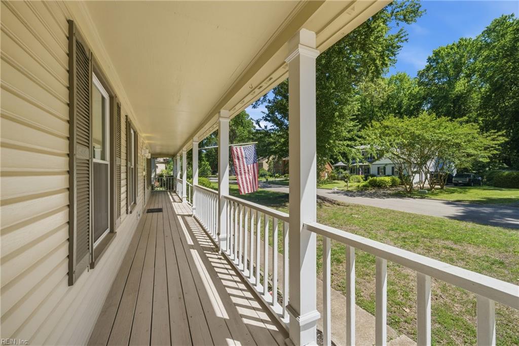 1113 Crystalwood CIR