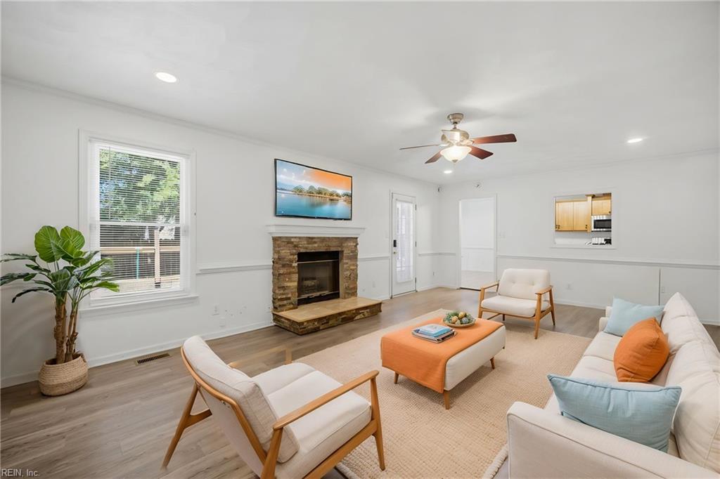 1113 Crystalwood CIR