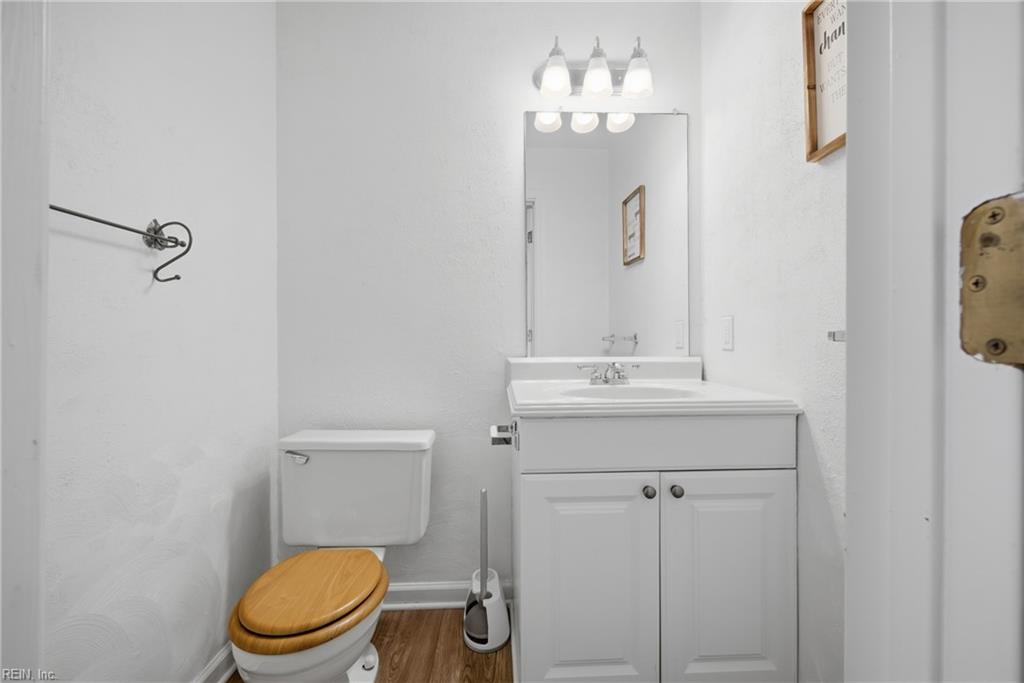 1113 Crystalwood CIR