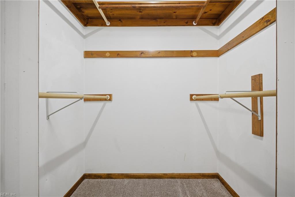 1113 Crystalwood CIR