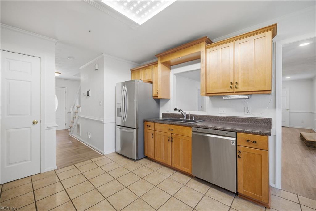 1113 Crystalwood CIR