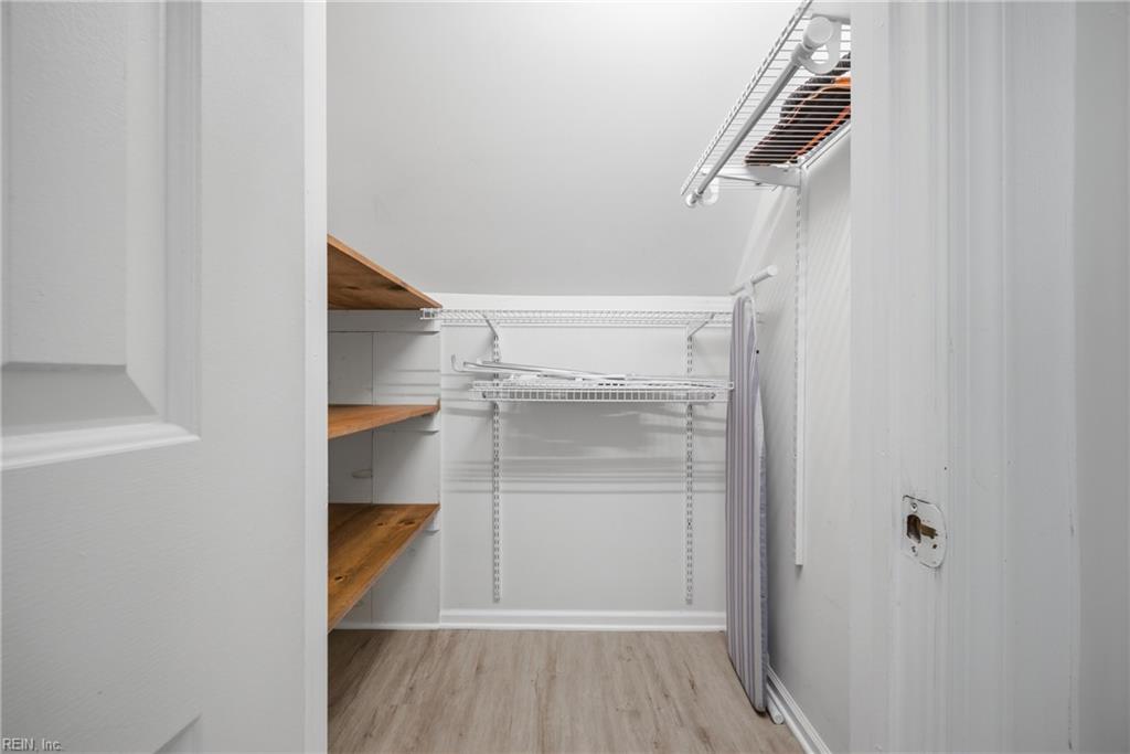1113 Crystalwood CIR