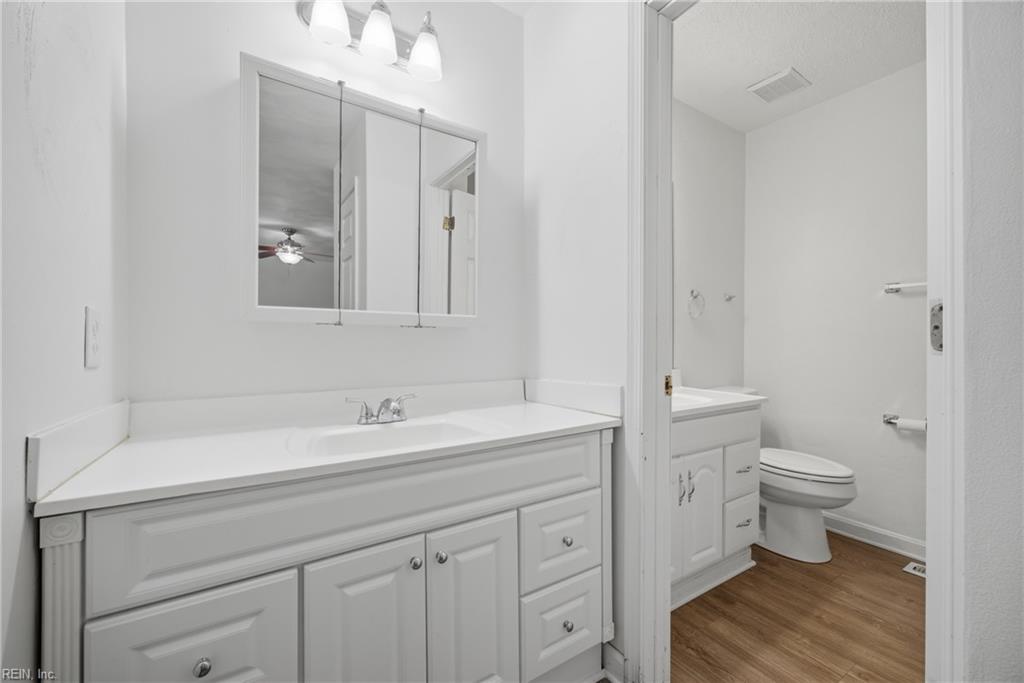 1113 Crystalwood CIR