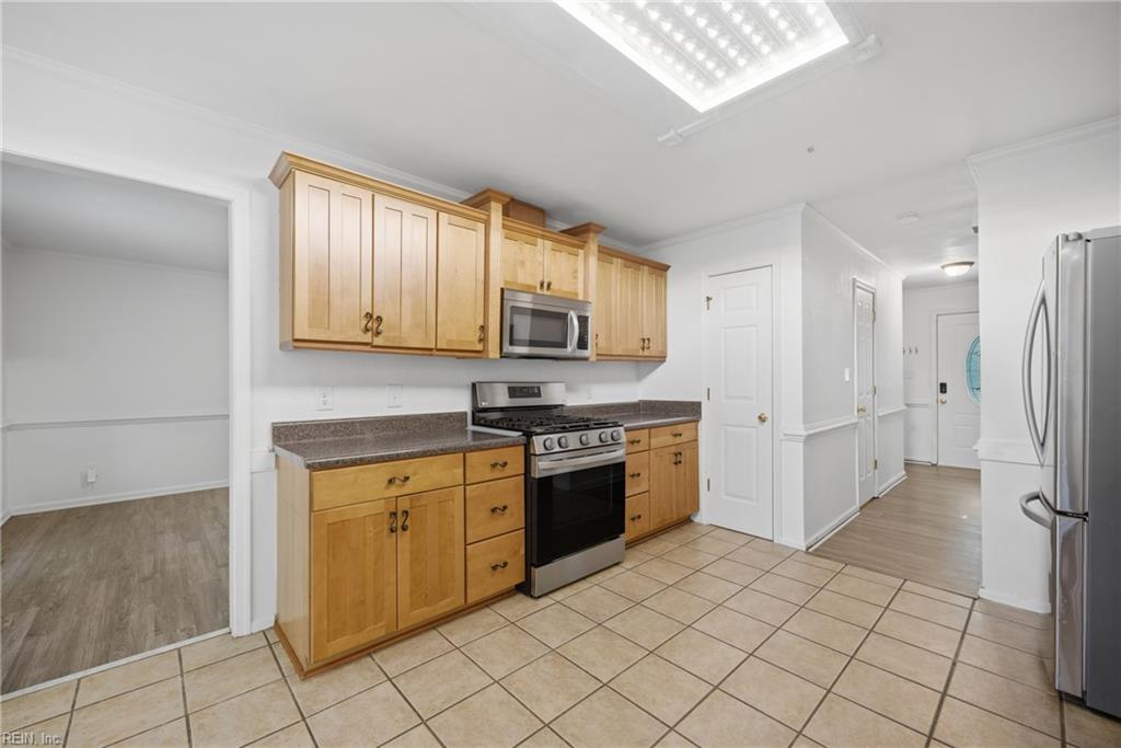 1113 Crystalwood CIR