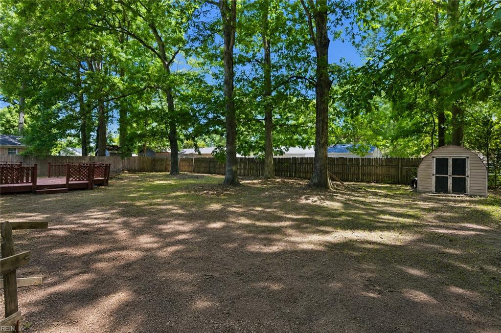 4 Two Oaks CT