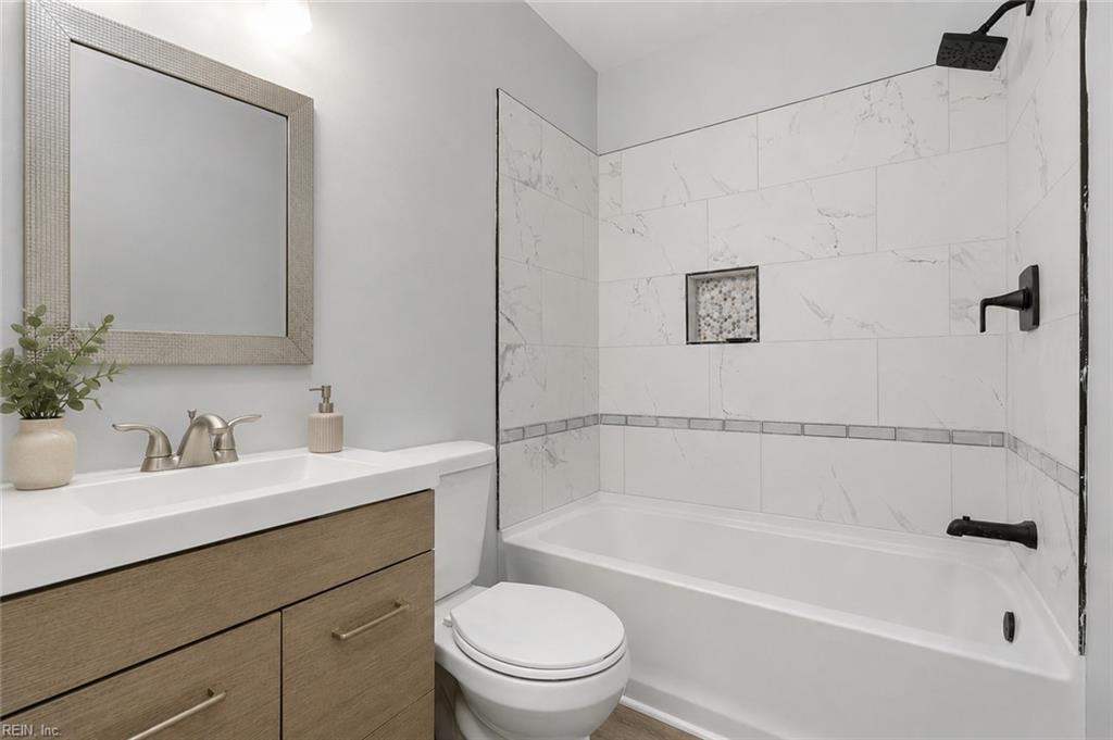 4 Two Oaks CT