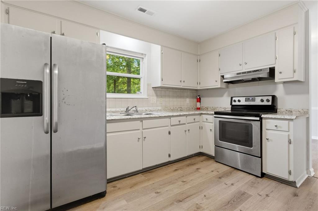 4 Two Oaks CT