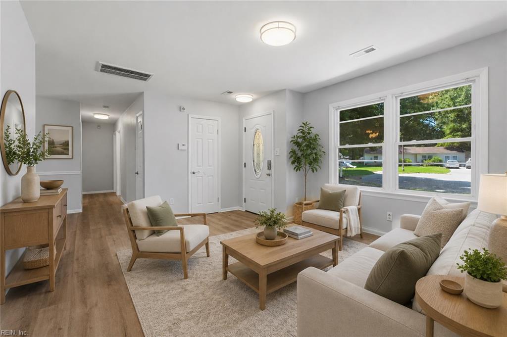 4 Two Oaks CT