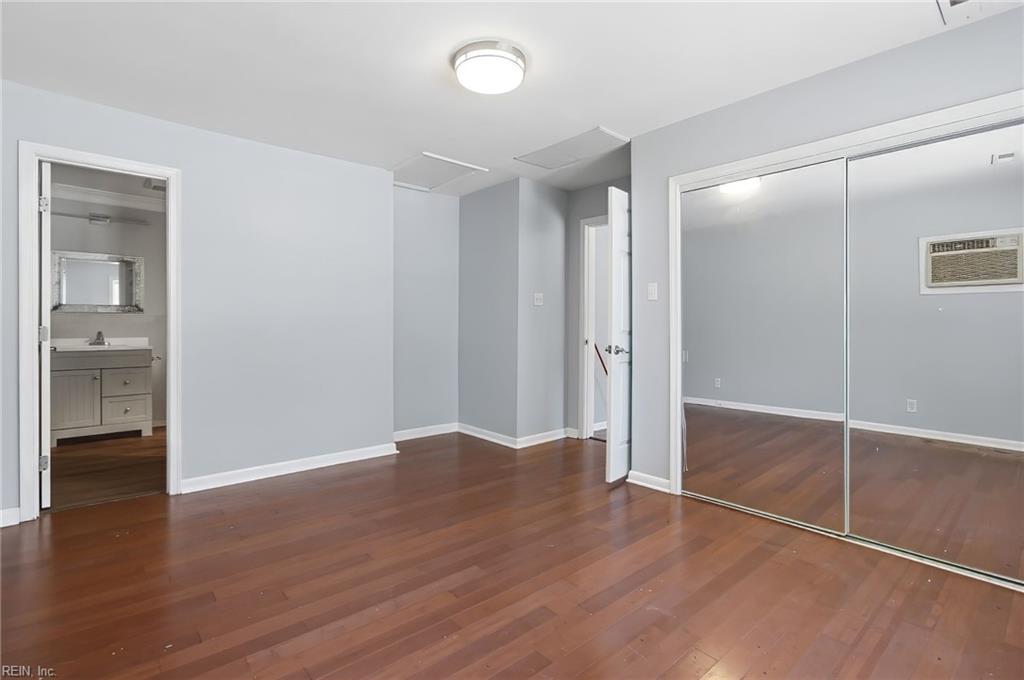 4 Two Oaks CT