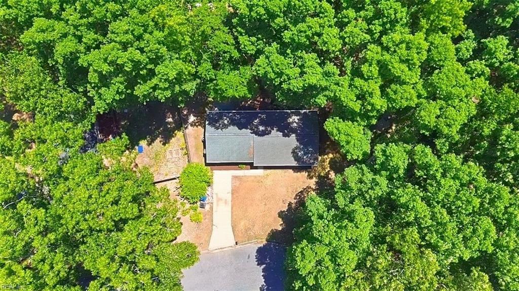 4 Two Oaks CT