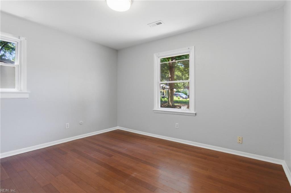 4 Two Oaks CT