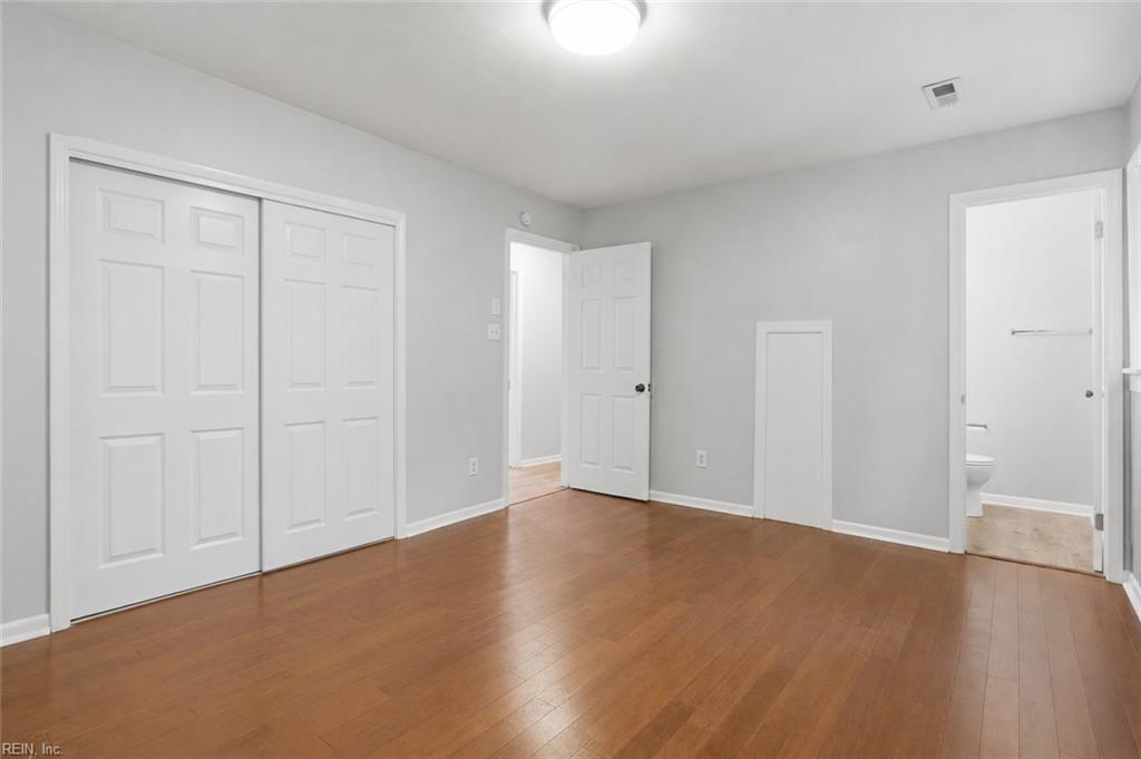 4 Two Oaks CT