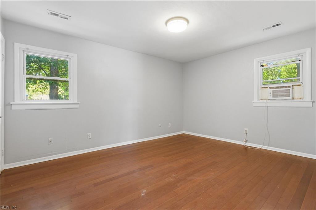 4 Two Oaks CT