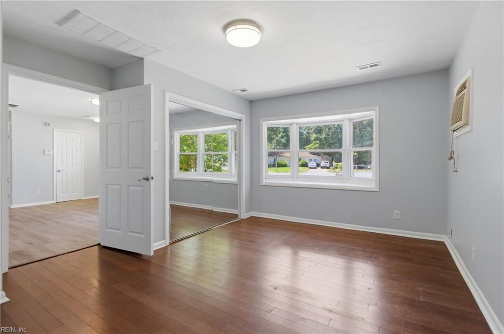 4 Two Oaks CT