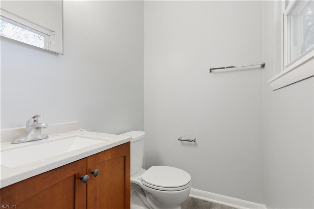 4 Two Oaks CT
