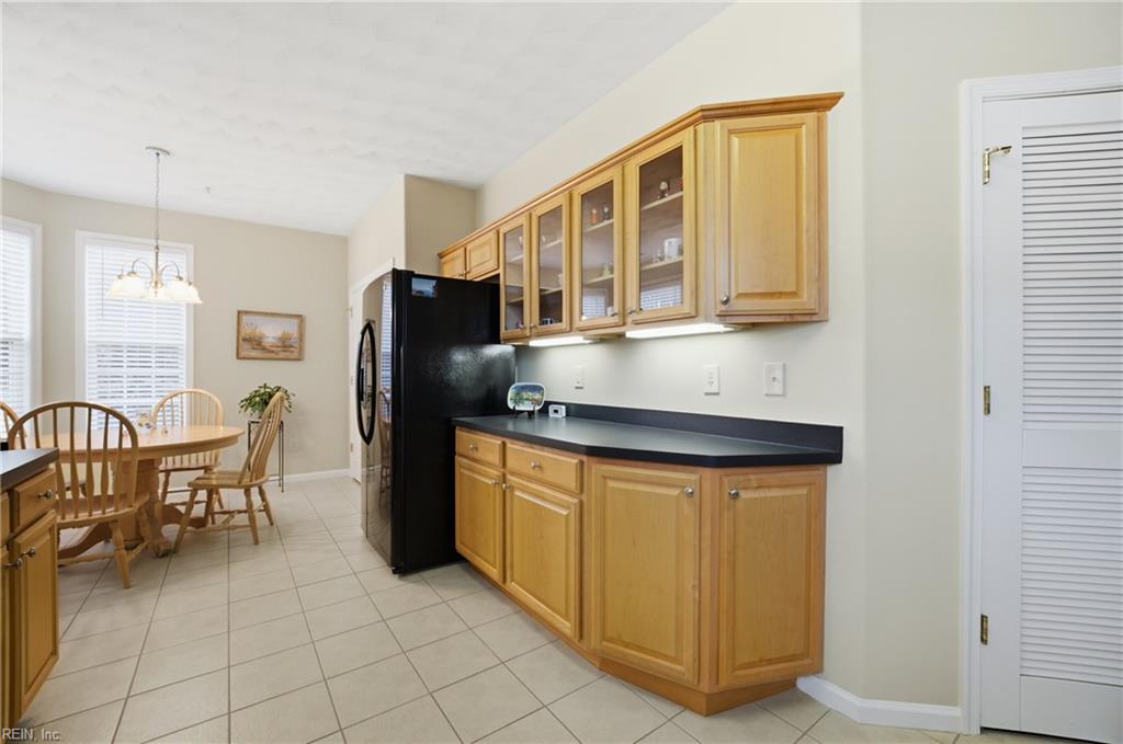 2811 Crescent Moon CT