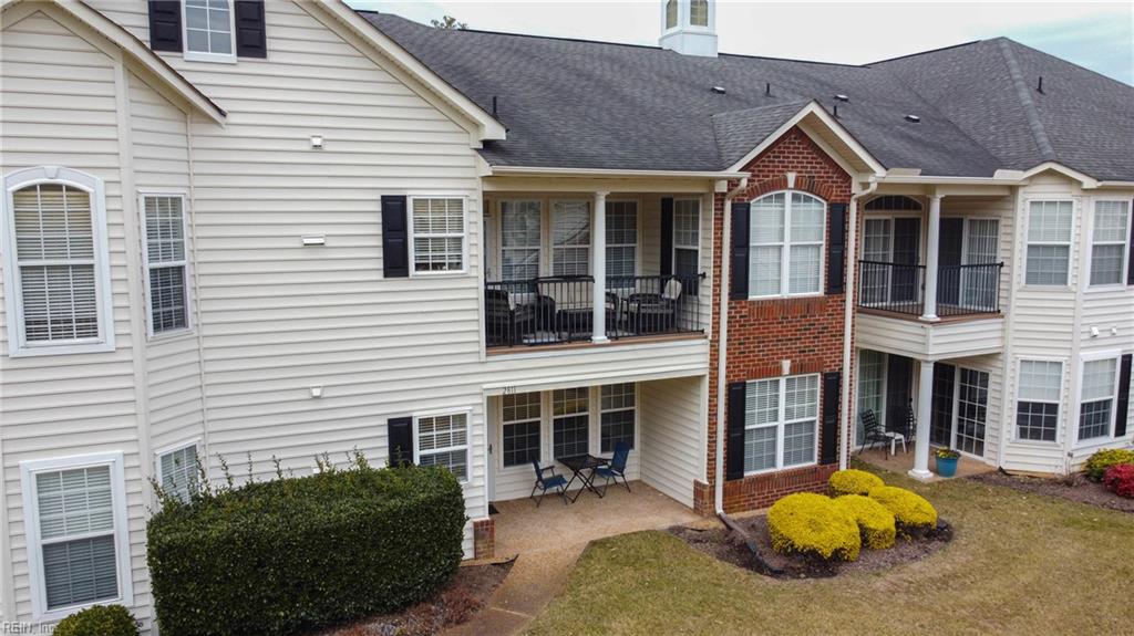 2811 Crescent Moon CT