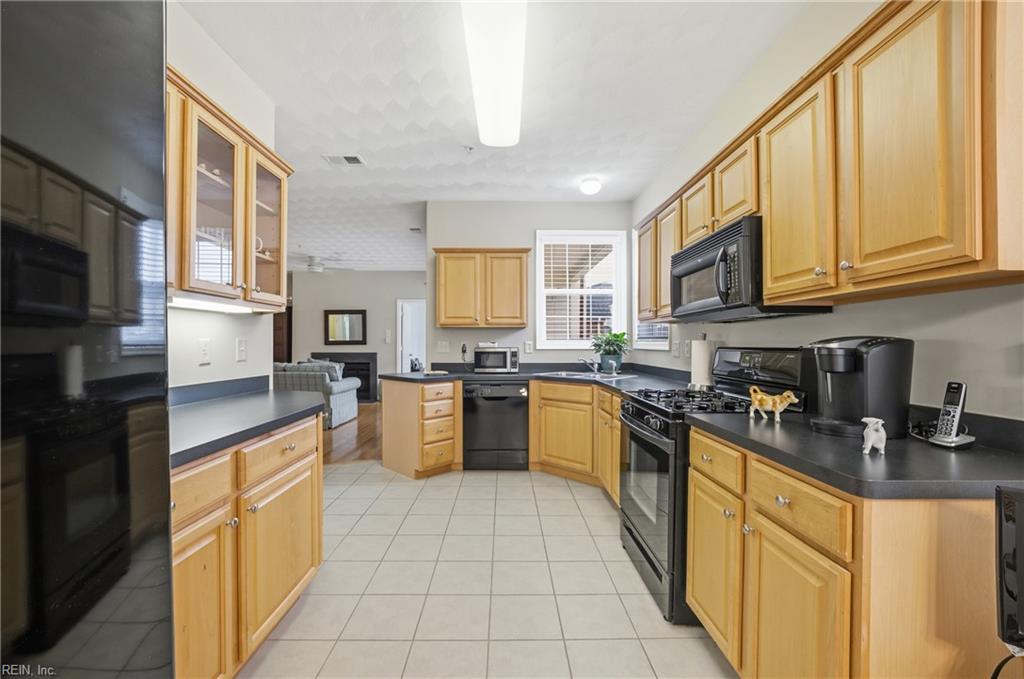 2811 Crescent Moon CT
