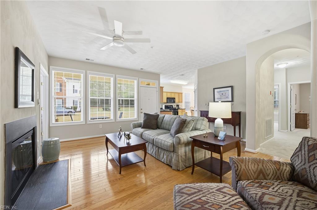 2811 Crescent Moon CT