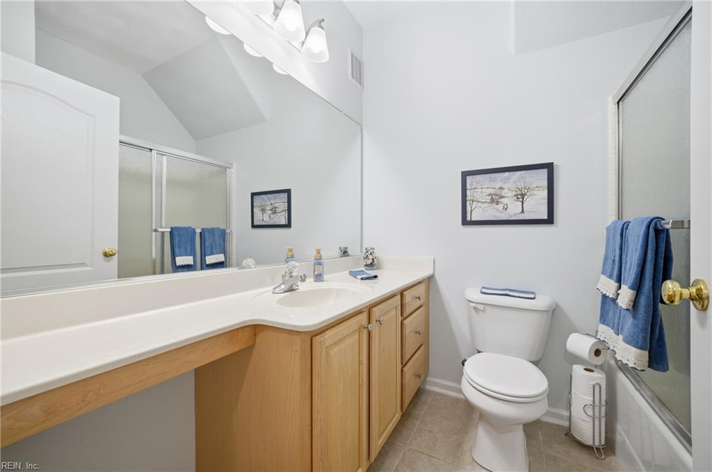 2811 Crescent Moon CT