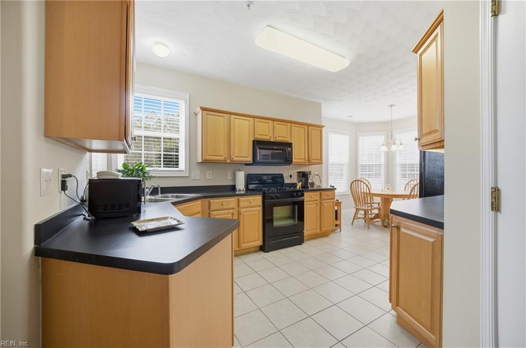 2811 Crescent Moon CT