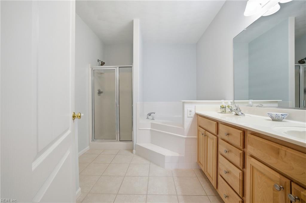 2811 Crescent Moon CT