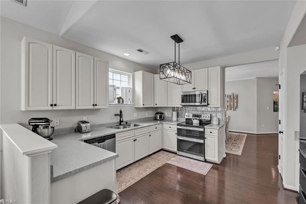 3808 Vasser DR Suit