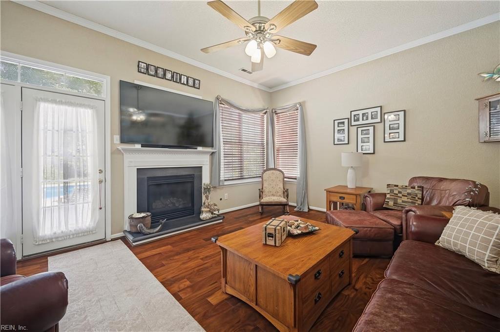 4709 Feldspar QUAY