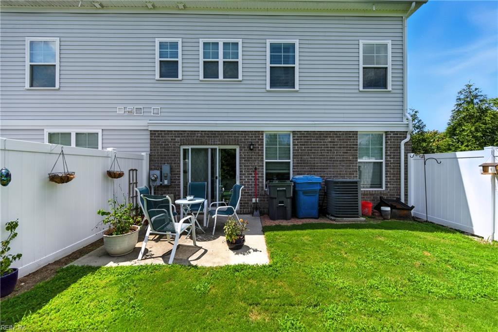 301 Sikeston LN
