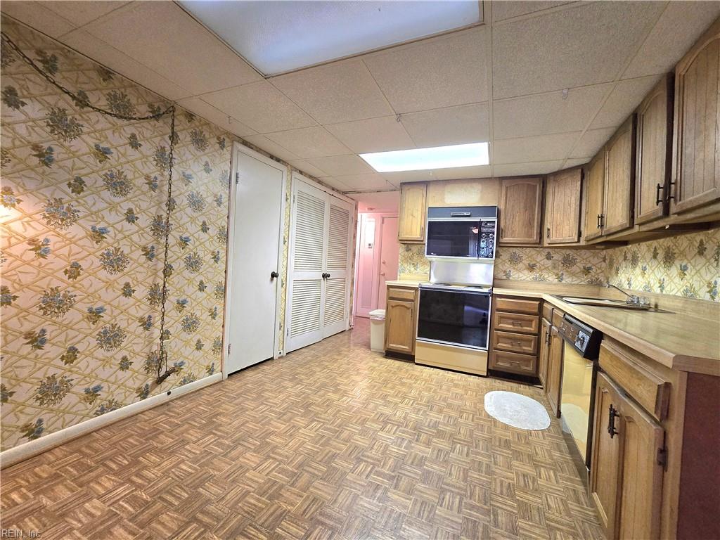 719 Lord Byron DR