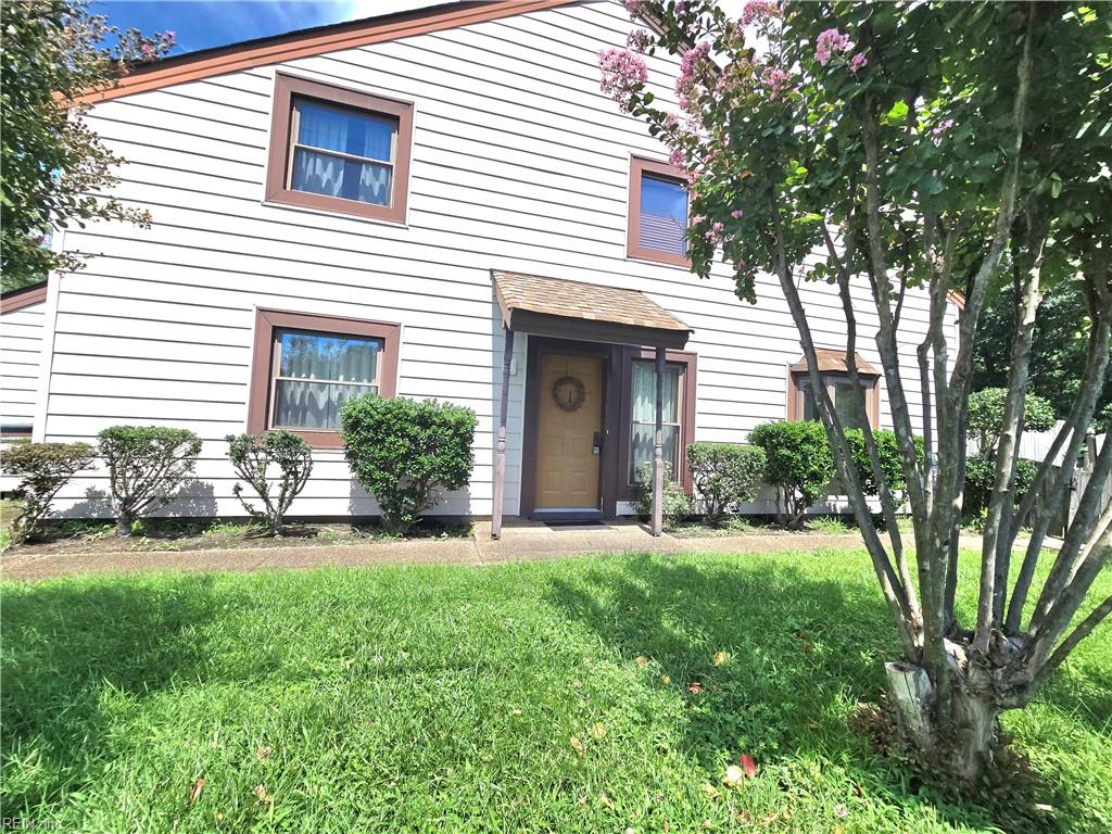 719 Lord Byron DR