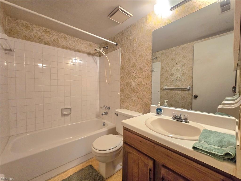 719 Lord Byron DR